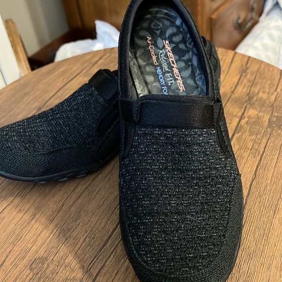 Skechers  relaxed fit. Memory foam. Sz9 - Picture 3 of 3